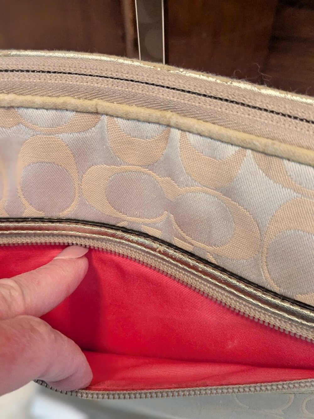 Coach Daisy Appliqué iPad / Tablet Crossbody Case - Picture 5 of 10